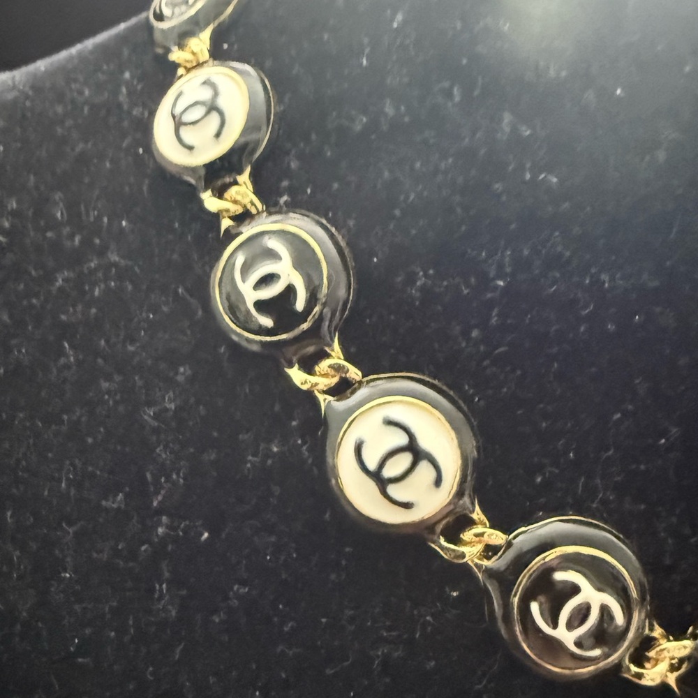 New upcycled Chanel Black white and Gold Women's Necklace - Picture 6 of 11